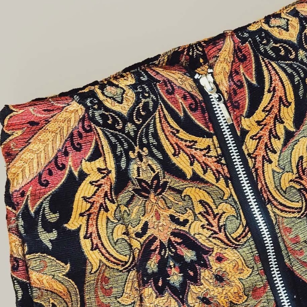 SOLD || Backbite Tapestry Hot Pinup Short - Picture 3 of 6